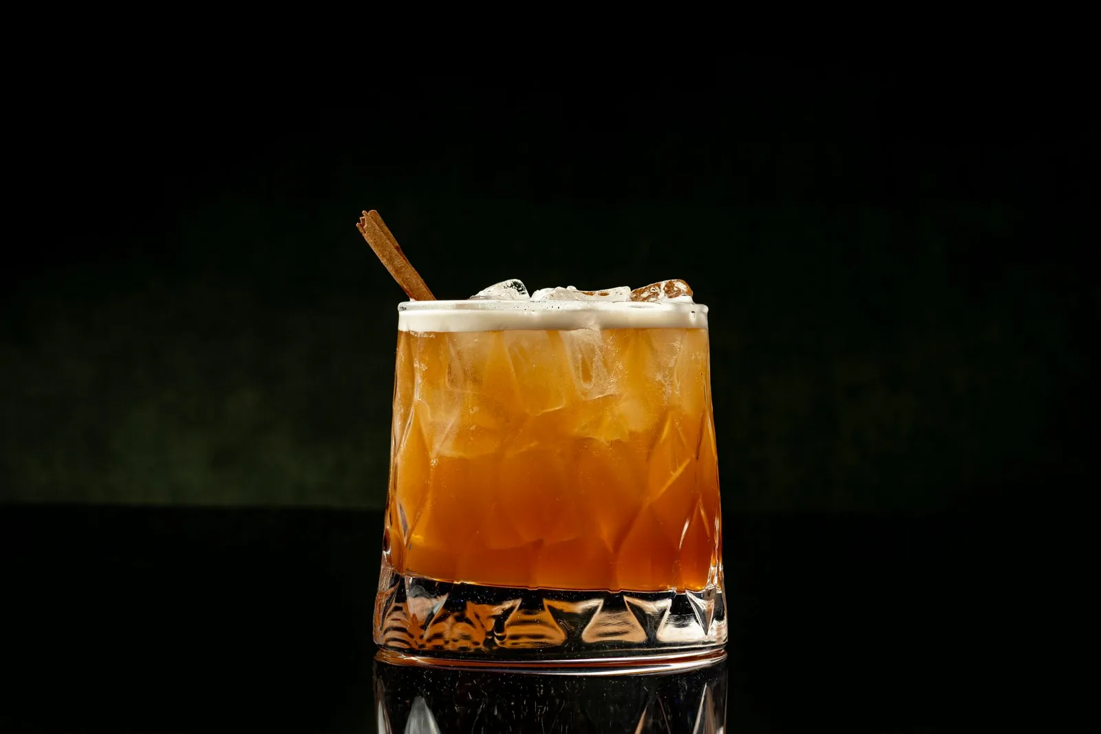fireball whiskey recipes with cinnamon sticks and lemons