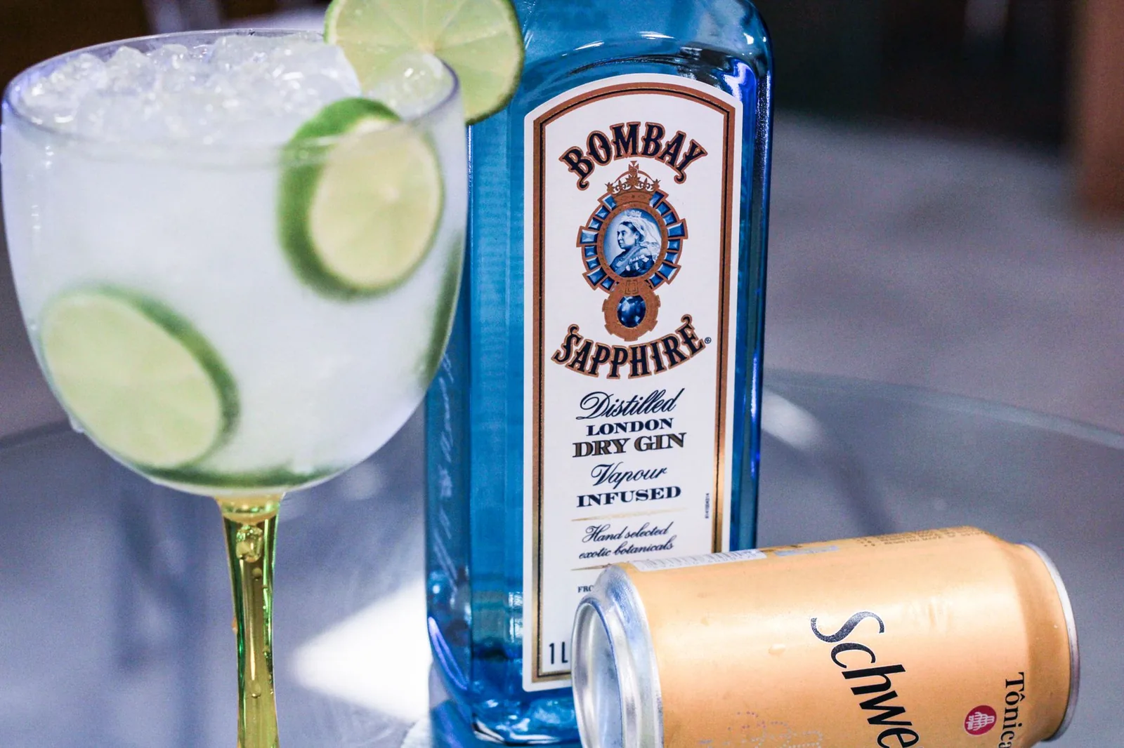 french gimlet recipe with gin, lime, and a twist of elegance