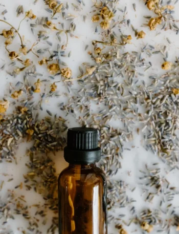 magnesium oil recipe with magnesium chloride flakes and distilled water