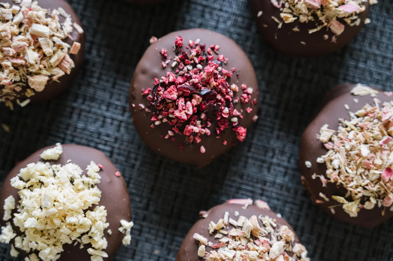 Mini chocolate gateau recipe with dark chocolate and heavy cream
