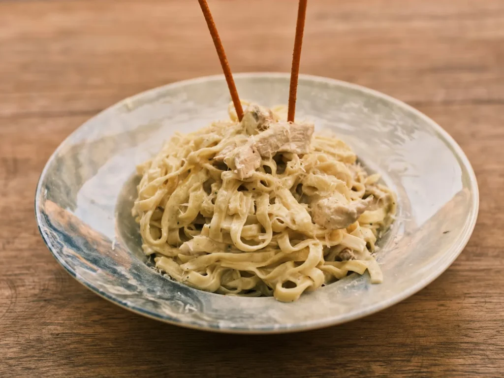 Chicken Fettuccine Alfredo With Sundried Tomatoes