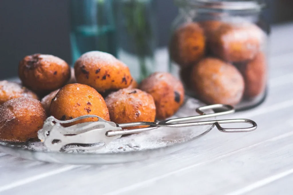 Cinnamon Doughnut Holes