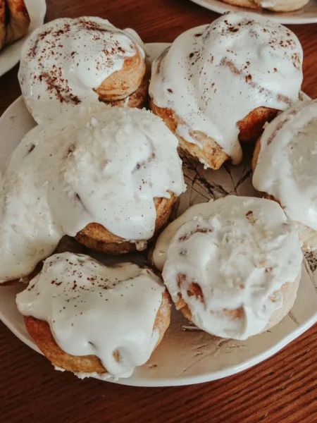 Cinnamon Rolls With Cream Cheese Icing