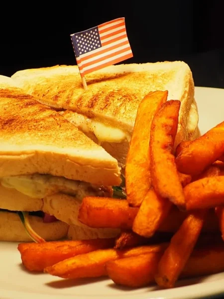 club sandwich recipe with turkey and bacon on toasted bread with lettuce tomato and crispy bacon quarters