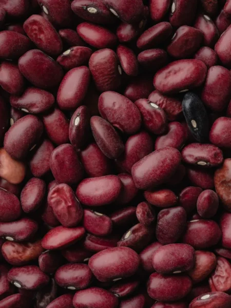 easy beef chili recipe for cold nights with ground beef, red kidney beans, and black beans in a steaming pot