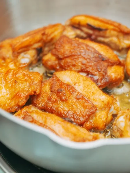 Garlicky Chicken Thighs With Scallion And Lime