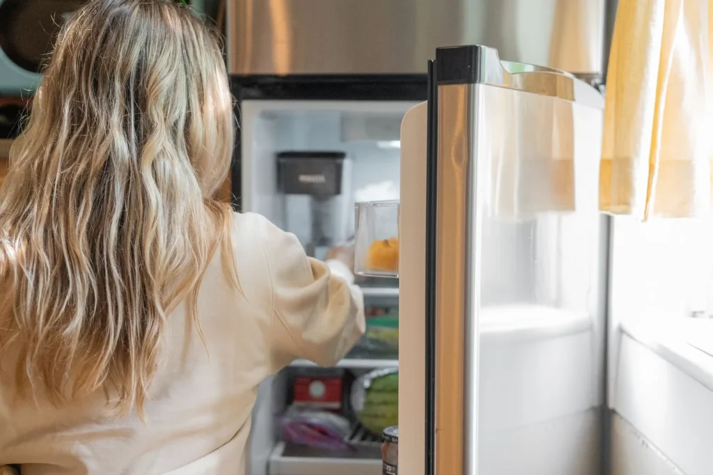 How To Clean A Refrigerator Using Vinegar