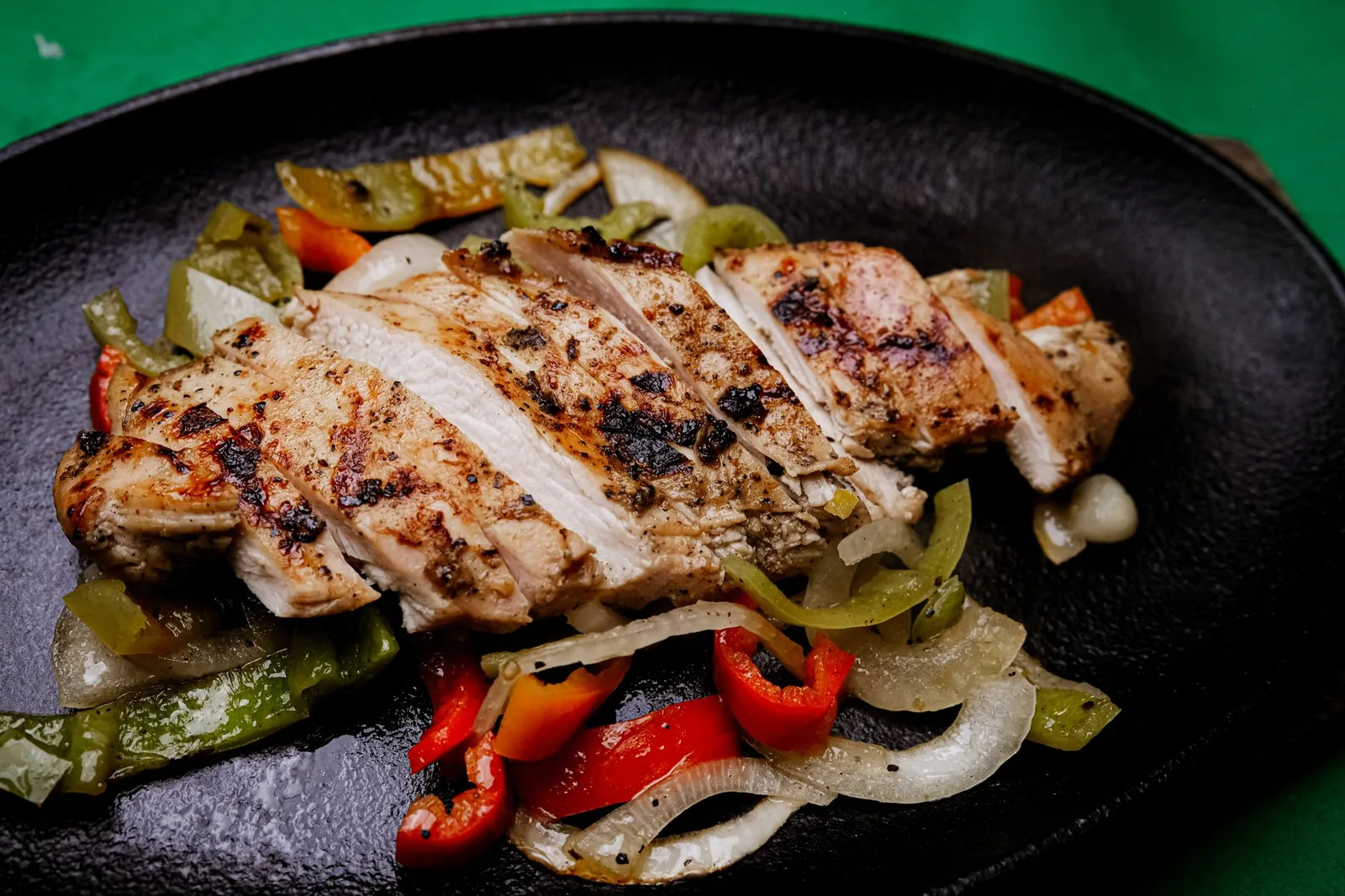 instant pot chicken fajitas with peppers and tortillas on plate