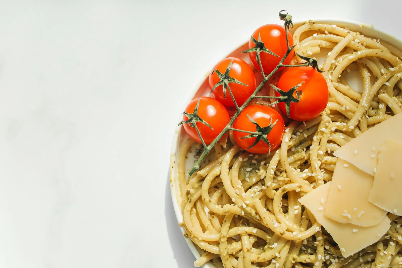 one pot spaghetti in instant pot with tomato sauce and parmesan