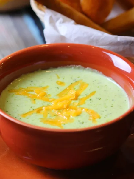 Slow Cooker Broccoli Cheddar Soup