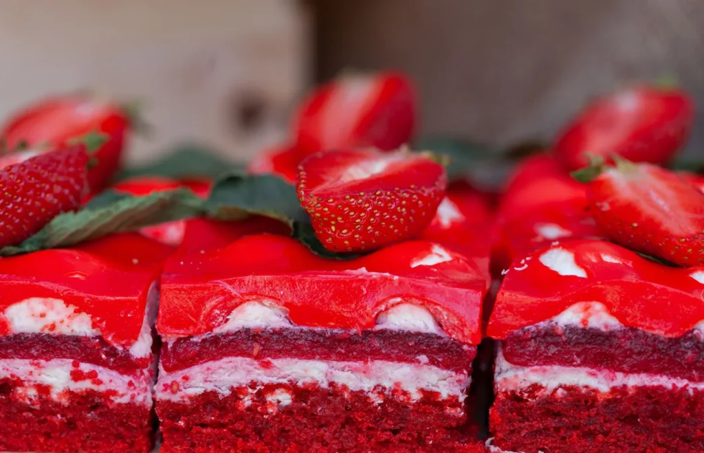 Strawberry Cake With Strawberry Filling